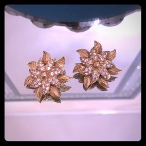 Gold Ear clips 💝